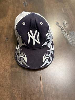 New Era New York Yankees Tribal Flame Youth Adjustable Hat Navy/Grey